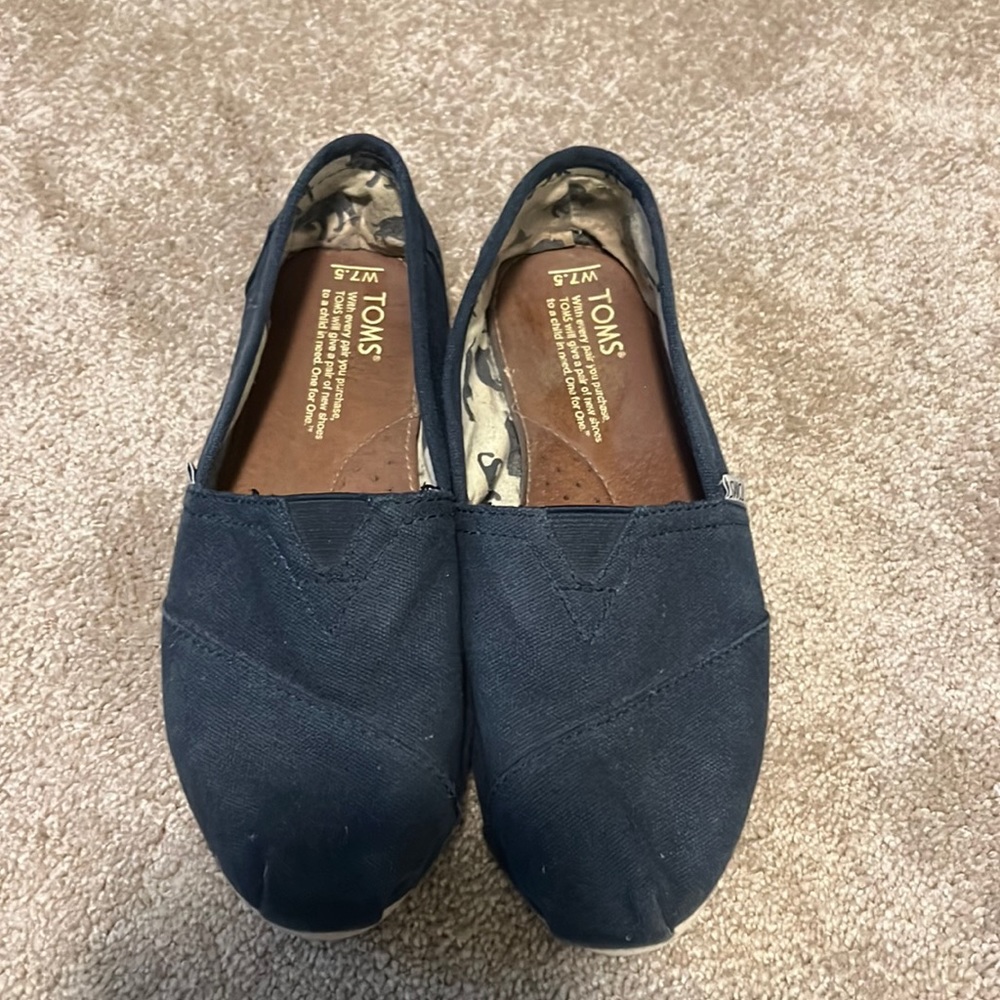 Navy blue toms.